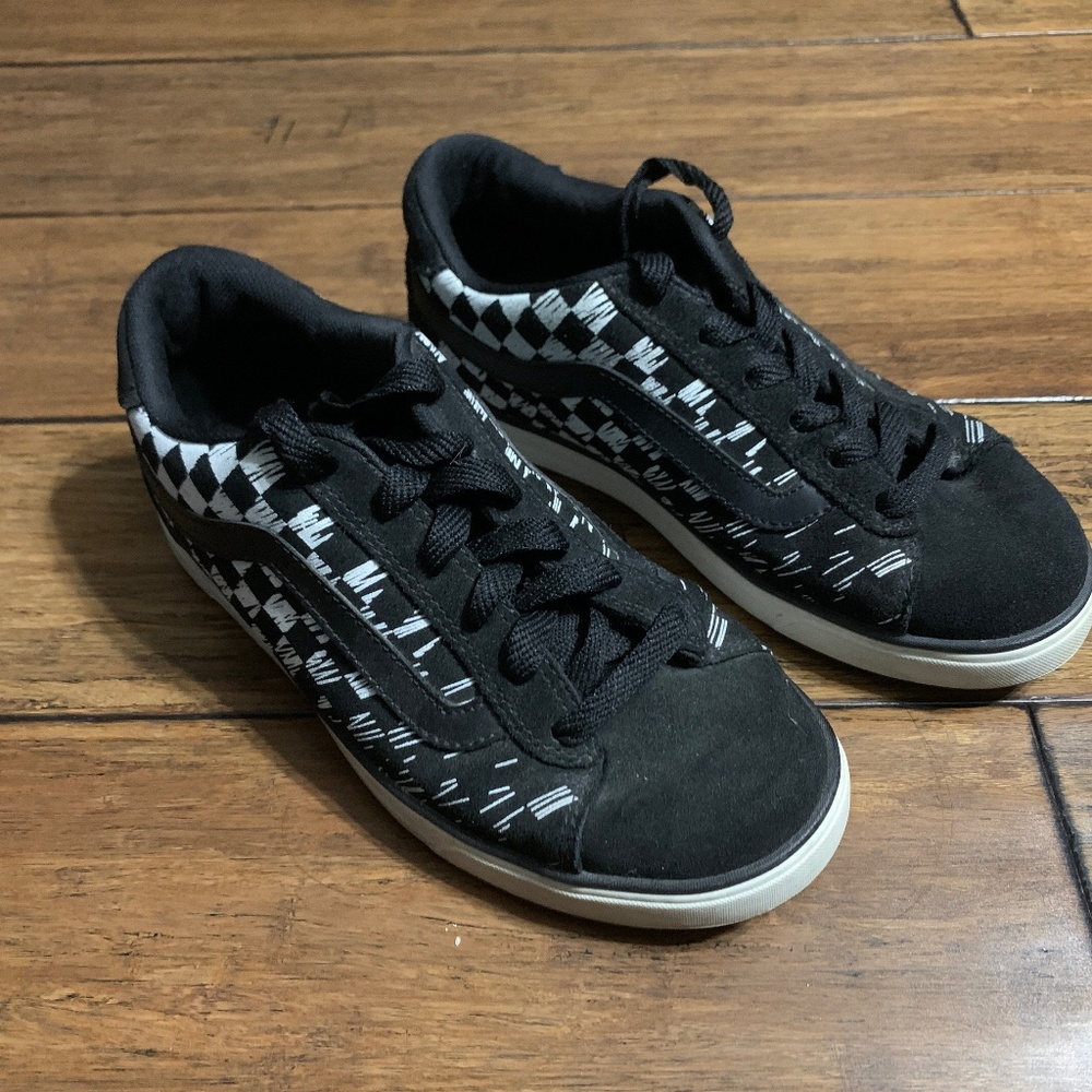 Like new - Vans Mercer Black/White Checkered Low Skate Shoes, size 7